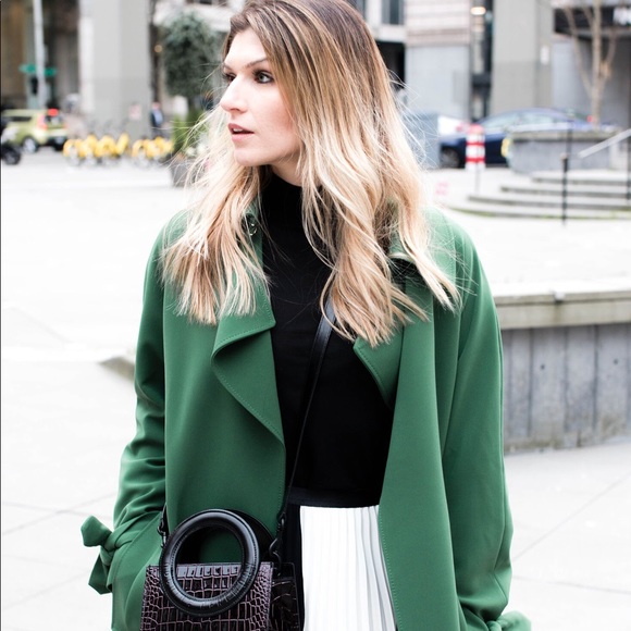 Meet your Posher, Cortney - Picture 2 of 3